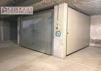 RIF.11 - SOTTOMARINA, GARAGE IN VIALE MEDITERRANEO.