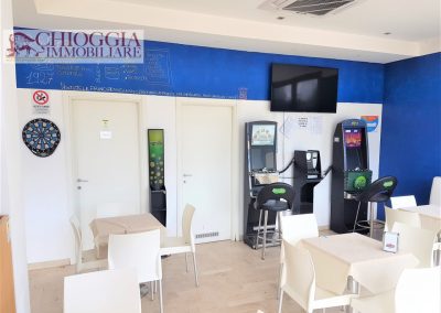 RIF.415 - SOTTOMARINA, NEGOZIO CON PLATEATICO ESCLUSIVO Euro 250.000.