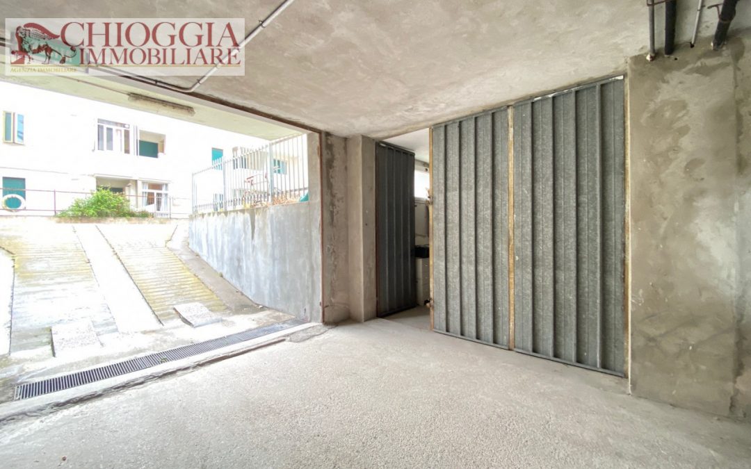 RIF.35 – SOTTOMARINA, GARAGE / MAGAZZINO IN VIA C. COLOMBO