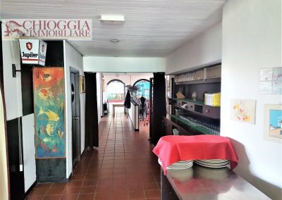 RIF.627 -ISOLA VERDE, NEGOZIO DI 500 MQ. CON ATTIVITA' DI RISTORANTE PIZZERIA