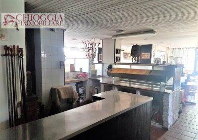 RIF.627 -ISOLA VERDE, NEGOZIO DI 500 MQ. CON ATTIVITA' DI RISTORANTE PIZZERIA