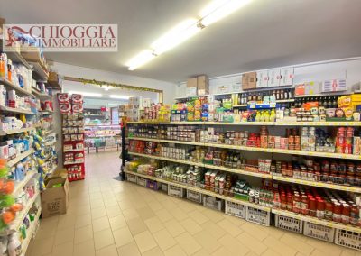 RIF.783 - ROSOLINA MARE, ATTIVITA' DI SUPERMARKET IN VENDITA