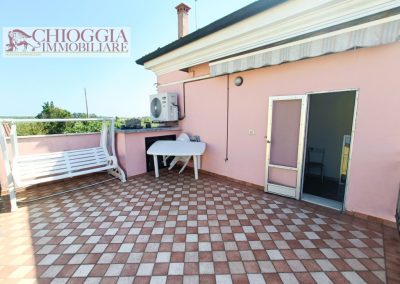 RIF.327 - CHIOGGIA - FRAZIONE, APPARTAMENTO CON TERRAZZO DI 20 MQ