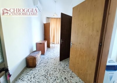 RIF.327 - CHIOGGIA - FRAZIONE, APPARTAMENTO CON TERRAZZO DI 20 MQ