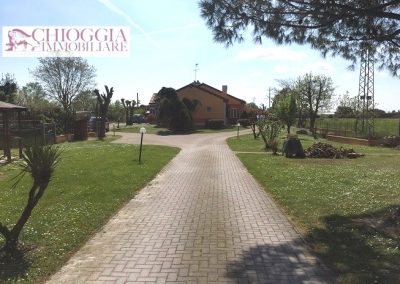 RIF.361 - ROSOLINA, CASA SINGOLA DIVISA IN DUE UNITA' € 460.000