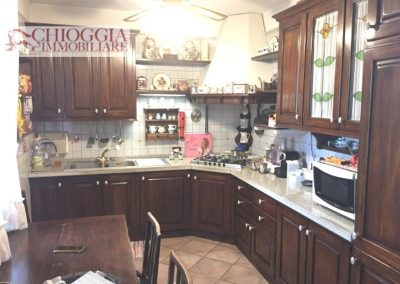 RIF.361 - ROSOLINA, CASA SINGOLA DIVISA IN DUE UNITA' € 460.000