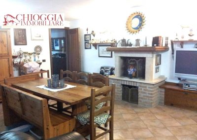 RIF.361 - ROSOLINA, CASA SINGOLA DIVISA IN DUE UNITA' € 460.000