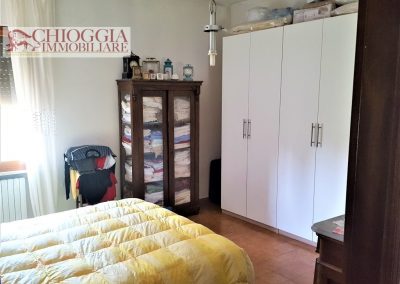 RIF.331 - CASA SINGOLA DI DUE UNITA' ABITATIVE CON TERRENO E GARAGE