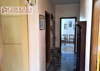 RIF.331 - CASA SINGOLA DI DUE UNITA' ABITATIVE CON TERRENO E GARAGE