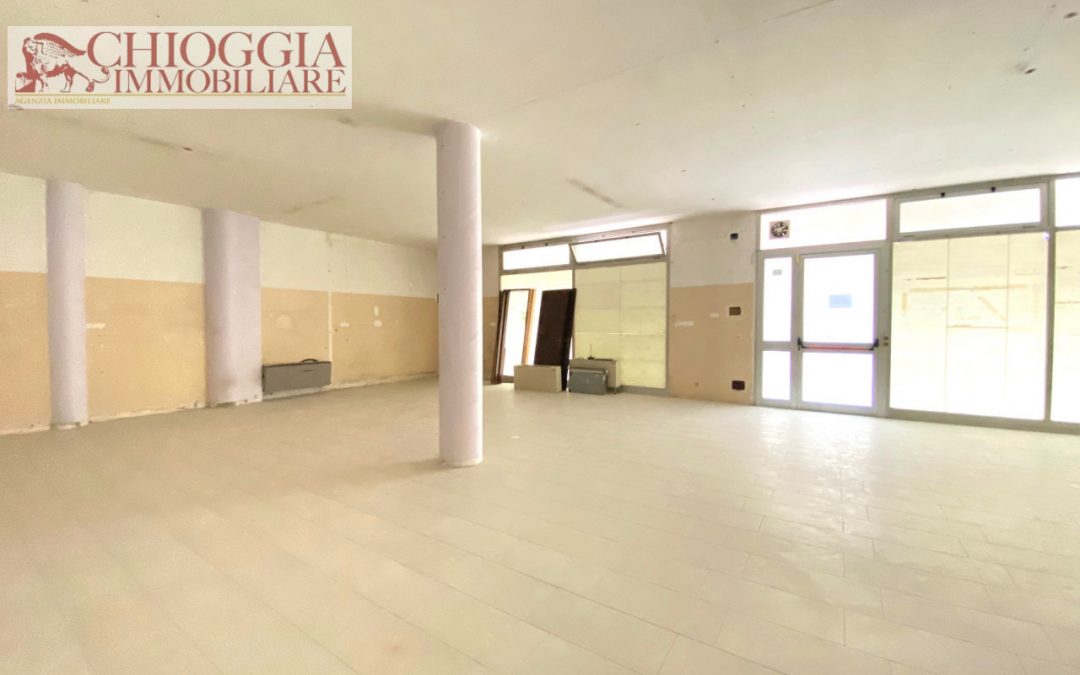 RIF.28 – SOTTOMARINA, NEGOZIO DI OLTRE 100 mq. Euro 180.000.