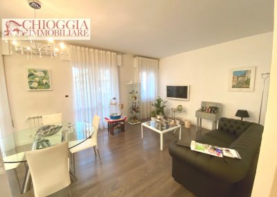 RIF.558 - SOTTOMARINA, APPARTAMENTO CON TRE CAMERE MATRIMONIALI E GARAGE