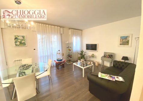 RIF.558 – SOTTOMARINA, APPARTAMENTO CON TRE CAMERE MATRIMONIALI E GARAGE