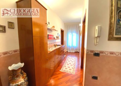 RIF.958 - SOTTOMARINA, CASA INDIPENDENTE CON CORTILE E GARAGE.