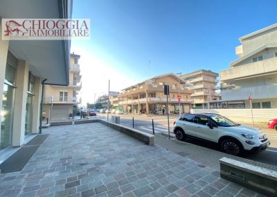 RIF.148 - SOTTOMARINA, NEGOZIO CON PLATEATICO