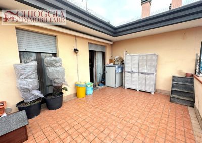 RIF.314 - VOLTO, APPARTAMENTO CON GRANDE TERRAZZO E GARAGE